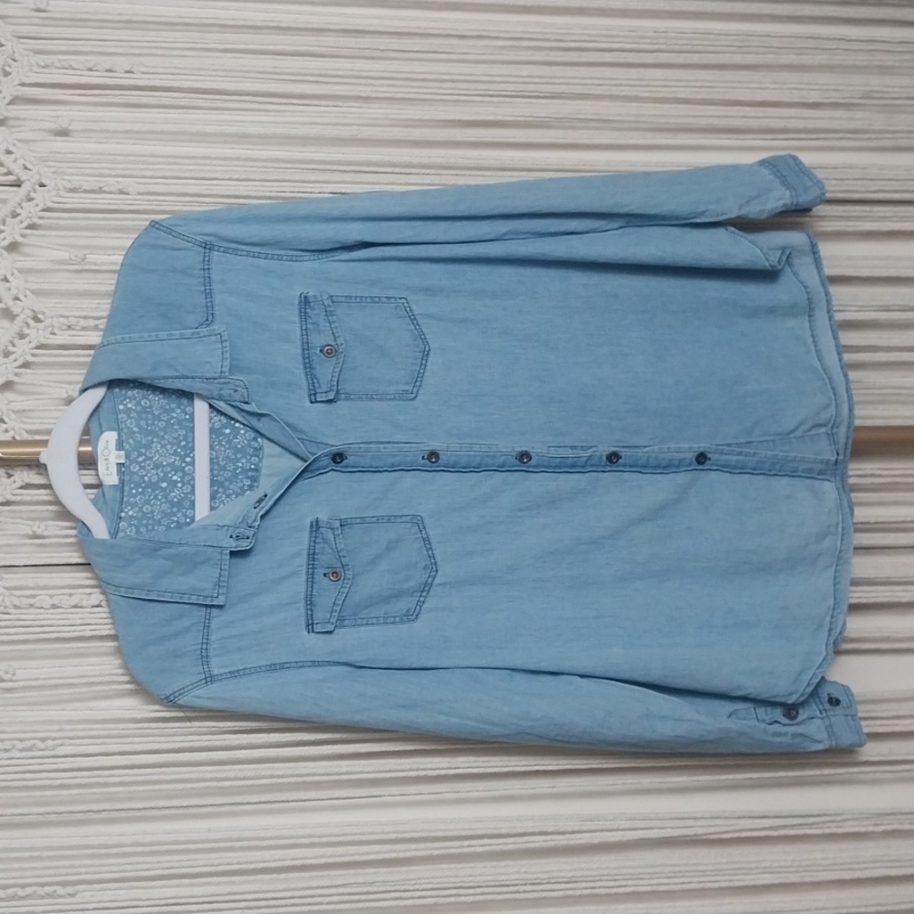 SIZE XL PTP 22" EDEN & OLIVIA CHAMBRAY BUTTON DOWN SHIRT